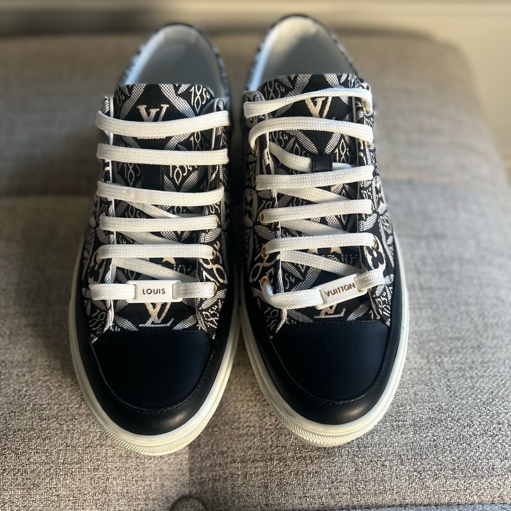 Authentic Louis Vuitton Time out sneakers